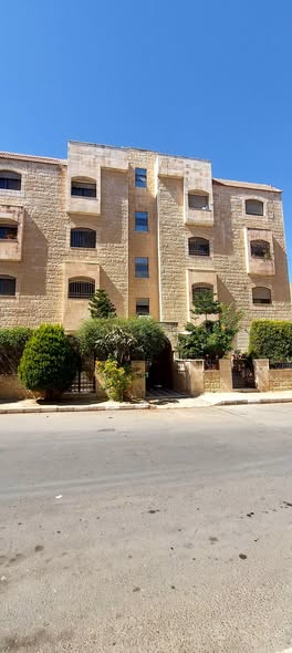 شقة مميزة للبيع في أرقى مناطق البيادر - حي السهل