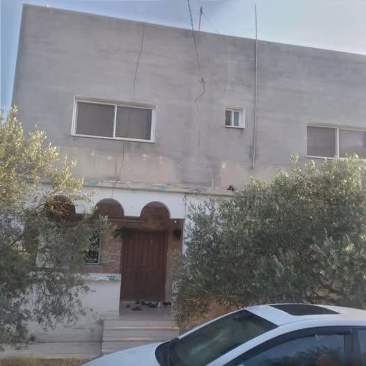 فرصة ذهبية: بيت طابقين مستقل للبيع من المالك مباشرة في إربد