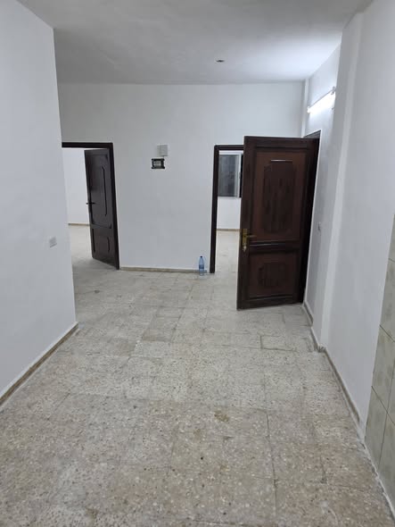 شقة للبيع في الزرقاء - طابق ثاني وموقع مميز - 4