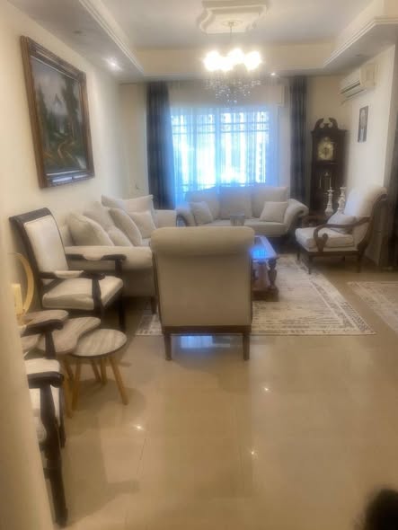 شقة فاخرة مع روف للبيع في ضاحية الرشيد
