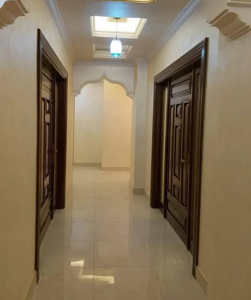 شقة فاخرة للإيجار في البنيات - تصميم هندسي مميز