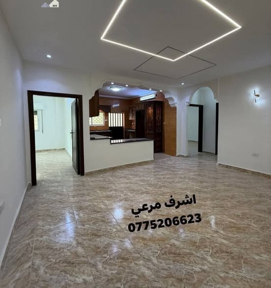 شقة أرضية بمدخل مستقل وترس في الزرقاء الجديدة