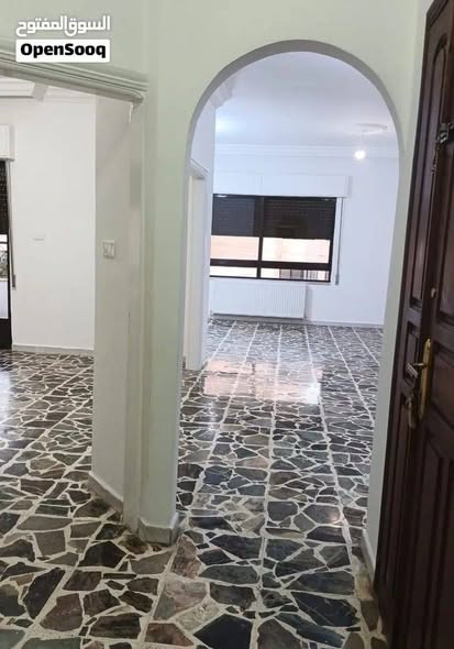 شقة فارغة للإيجار في الرونق - 140م - 2