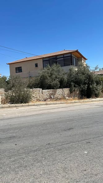 بيت مستقل للبيع على شارعين في سحاب
