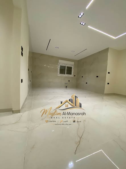 فرصة فاخرة: طابق مع روف للبيع في إربد - 3