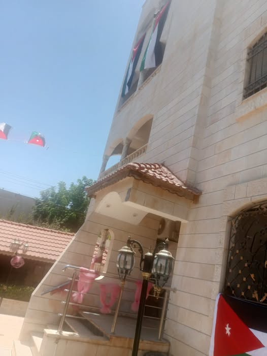 عمارة سبع شقق في المقابلين