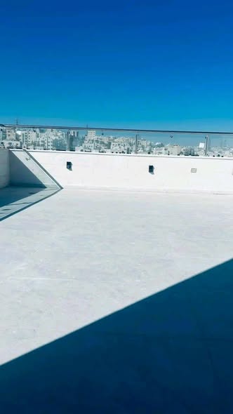شقة فاخرة للبيع بروف في طريق المطار