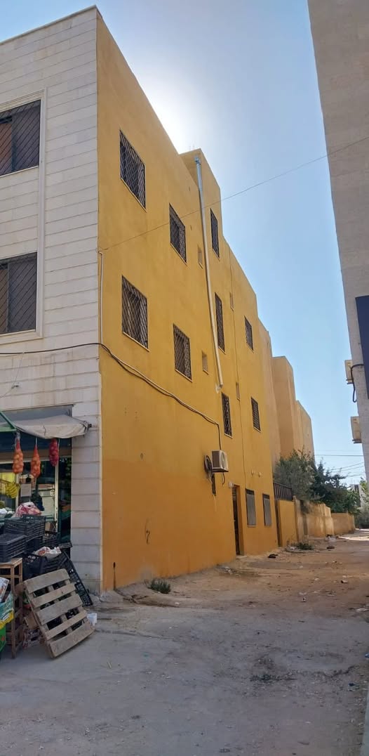 فرصة استثمارية: محلات تجارية وشقق سكنية للبيع في مادبا
