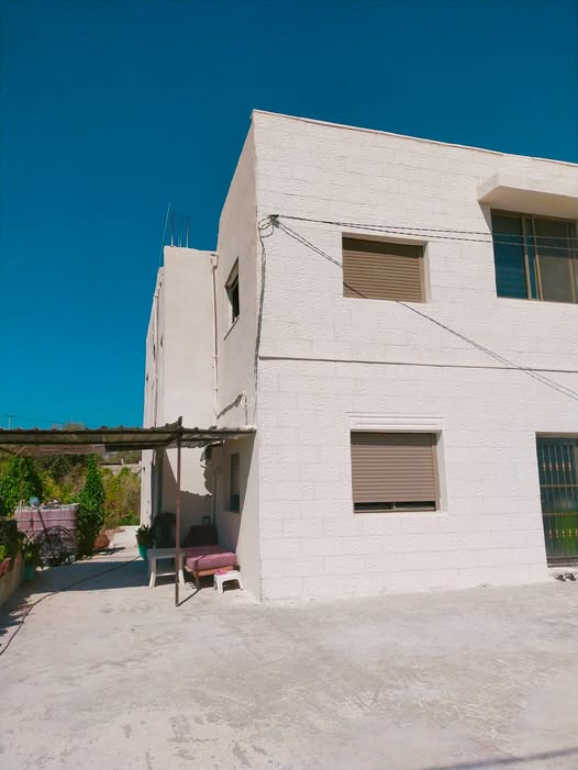 منزل طابقين في بيت راس - إربد - 100 ألف دينار