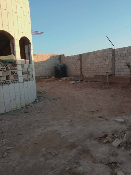 بيت مستقل للبيع في الزرقاء الجديدة - موقع استثنائي على 3 شوارع! - 2