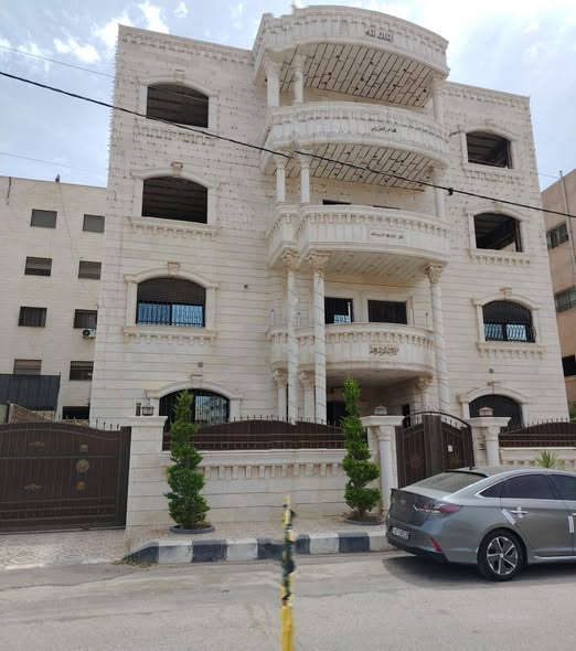 عمارة استثمارية فاخرة للبيع - 4 طوابق - 5