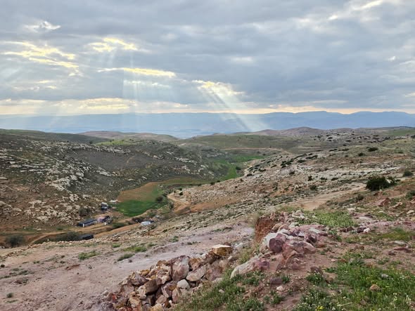 أرض مطلة للبيع في السلط - خربة كفرهودا بسعر مغري