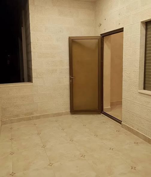 شقة فارغة للإيجار في البنيات بمساحة 240م - 4