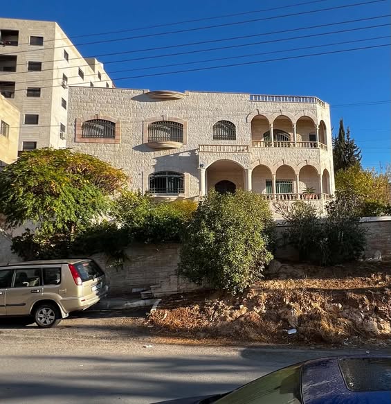 فيلا فاخرة للإيجار في شفا بدران - قرب دوار الجامعة التطبيقية