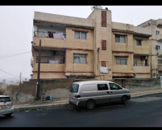 عمارة سكنية استثمارية في أم تينة الشمالي