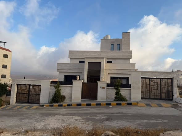فيلا فاخرة للبيع في شفا بدران - 3