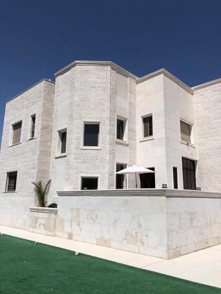 فيلا فاخرة للبيع في إربد - إيدون