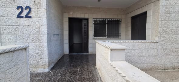 شقة ديلوكس للإيجار في الحي الشرقي - إربد - 2