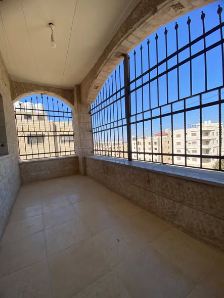 شقة فارغة للإيجار في اربد - 150م مع مصعد - 2