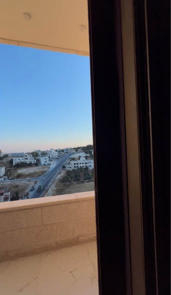 طابق كامل مع روف فاخر للبيع في عمان - 4