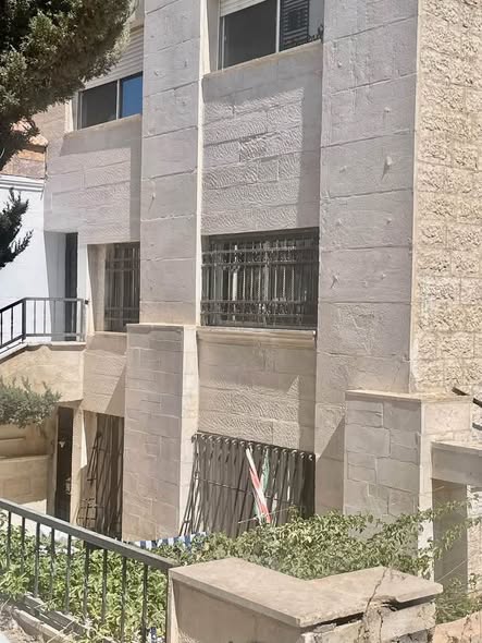 شقة فاخرة للبيع في إربد - دوار الثقافة بموقع مميز
