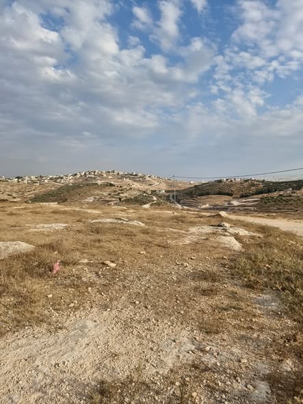 أرض مميزة للبيع بإطلالة ساحرة على إربد - 550م - 2