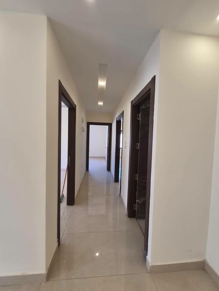 شقة فاخرة للبيع في الجبيهة - جديدة لم تسكن - 4