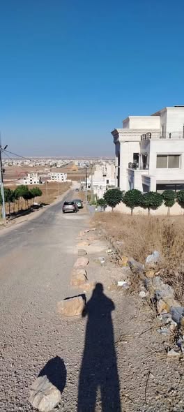 أرض سكنية مطلة بإطلالة خلابة في حوض الخارجة - 2