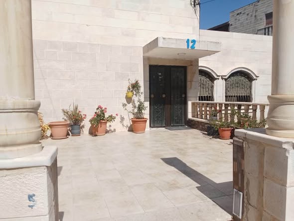 شقة فاخرة للبيع أو للإيجار في الجاردنز