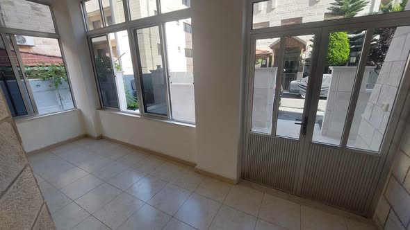 شقة فاخرة مجددة بالكامل للإيجار في موقع مميز - 4