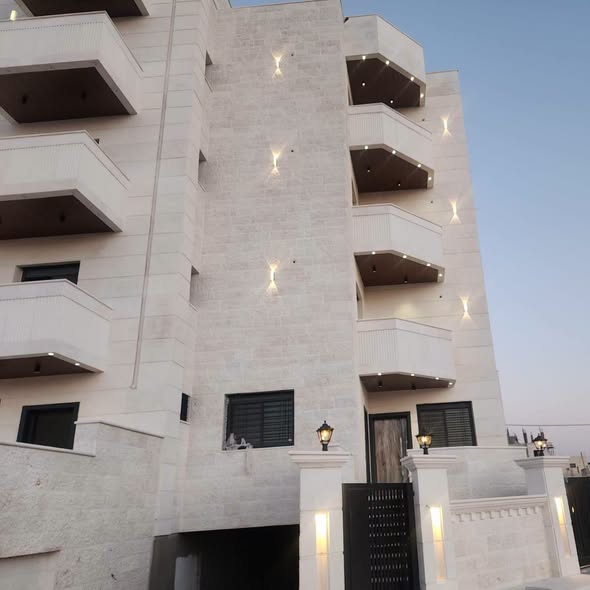 شقق راقية للبيع بتشطيبات فلل في موقع مميز - 3