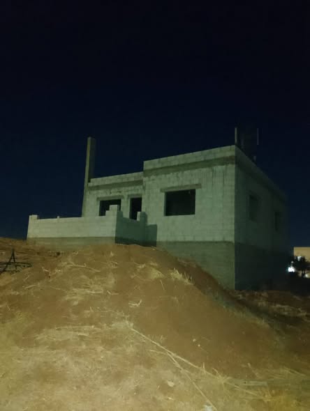 فرصة فاخرة: أرض سكنية مع بيت في الزرقاء - 4