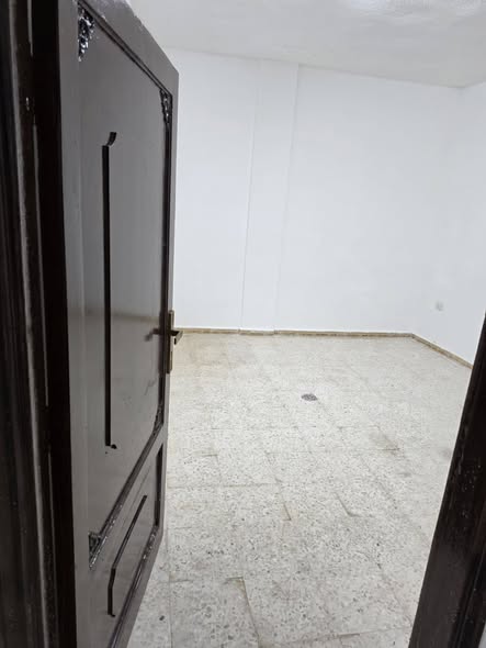 شقة للبيع في الزرقاء - طابق ثاني وموقع مميز - 2