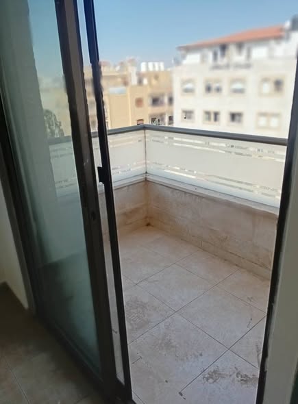 شقة طابق ثالث في الجبيهة بسعر مغري - 3