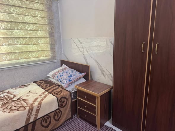 استوديو مفروش لشاب واحد قرب البوابة الشمالية للجامعة الأردنية