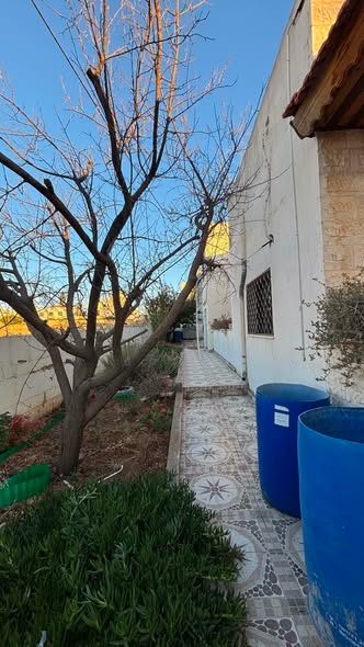 بيت مستقل فاخر للبيع في مادبا - المامونية الغربية