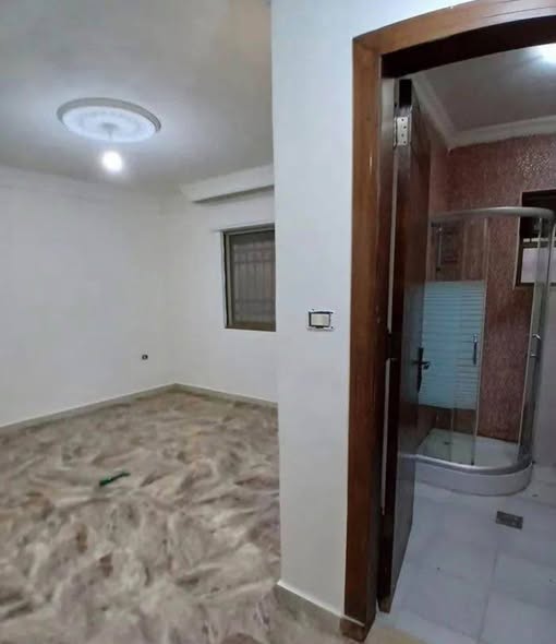 شقة فاخرة شبه أرضية للإيجار في دير غبار - 5