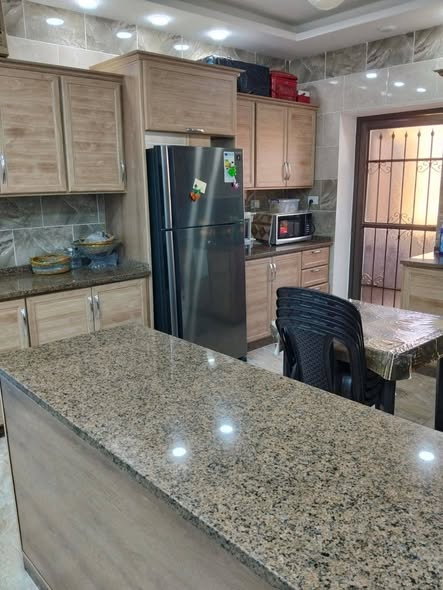 شقة سكنية فاخرة 150م للبيع في الراهبات