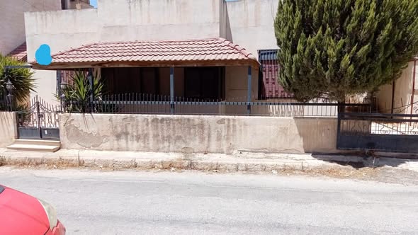 بيت مستقل للبيع في طبربور على شارعين