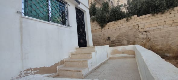 بيت مستقل للبيع في الزرقاء - حي الأمير حمزة