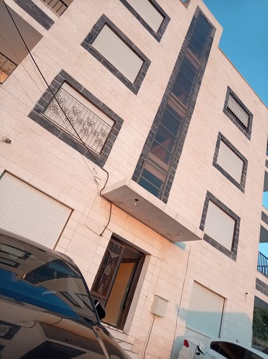 فرصة استثمارية ذهبية: عمارة مميزة للبيع في السلط - يرقا