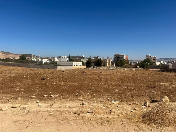 فرصة استثمارية: أرض مميزة للبيع في عين الباشا - 3