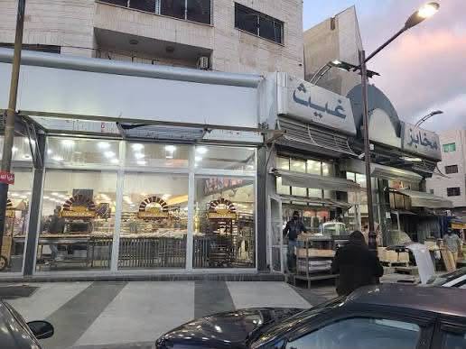 مجمع تجاري استثماري مميز في حي نزال للبيع