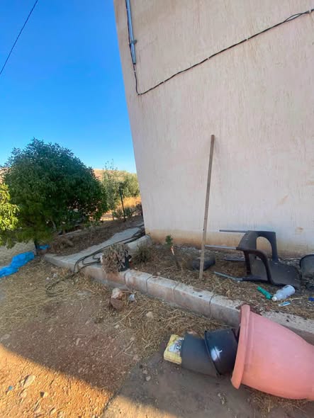مزرعة مميزة في دحل بموقع استراتيجي وبيت ريفي جاهز
