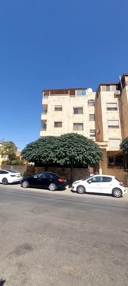 شقة فاخرة للبيع مع روف في الجندويل