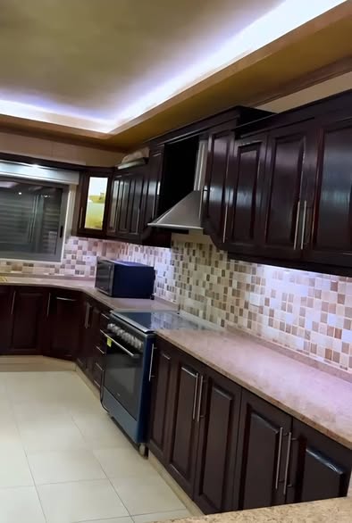 فيلا فاخرة للبيع في الجبيهة - مساحة واسعة وتصميم راقي - 3