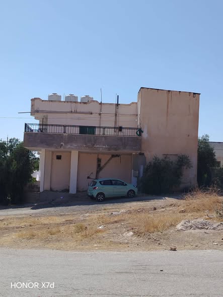 بيت مستقل بطابقين في جرش المصطبة بمساحة 384م - 2