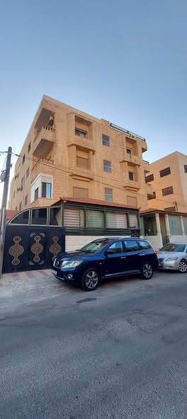 شقة فاخرة للبيع مع روف في الجندويل
