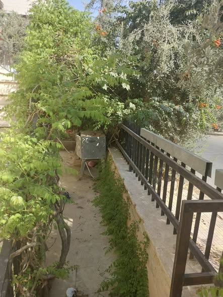 بيت مستقل فاخر للبيع في جبل الحديد - القويسمة