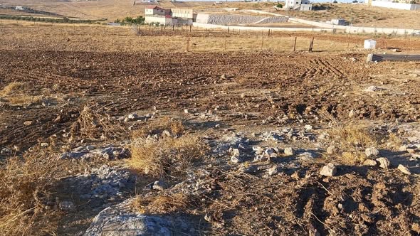 أرض منيفة للبيع في جرش - سكنية ومزرعة - 3